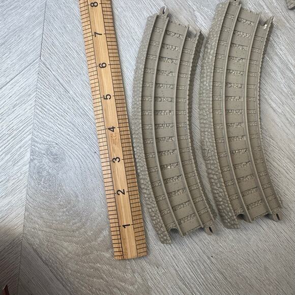 Thomas the Train Trackmaster Lot of 10 Curved Tan Track Pieces Mattel Gullane - Picture 7 of 7